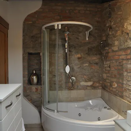 Aiceltis Bed & Breakfast 4*